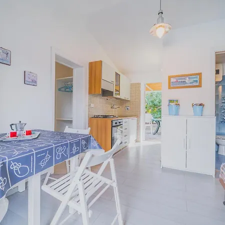 Casa A 30 Metri Da Pareti בית נופש קאפוליברי